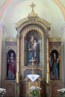 Hırvatistan 'ın Velika Pisanica kentindeki İsa' nın Kutsal Kalbi kilisesinde Kutsal Tespih 'in sunağı.