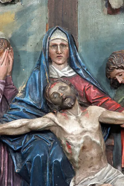 Haçın 13. İstasyonları, İsa 'nın bedeni Hırvatistan' ın Oprisavci kentindeki Kutsal Haç 'ın Yüceltilmesi kilisesinden çıkarıldı.