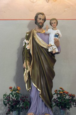 Aziz Yusuf ve bebek İsa, Rovisce Hırvatistan 'daki Kutsal Üçlü Kilisesi' nin kilisesinde heykel