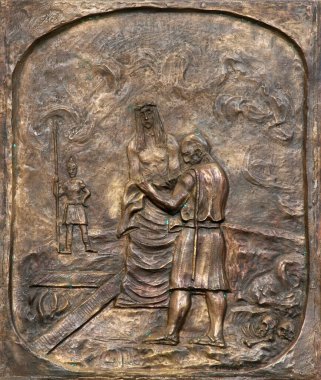 10. Haç İstasyonları, İsa 'nın giysileri çıkarıldı, Hırvatistan' ın Petrinja kentindeki Aziz Lawrence Kilisesi.