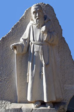 Aziz Leopold Mandiç, İtalya 'nın Padua kentindeki St. Leopold Mandiç (Santuario di San Leopoldo Mandiç) tapınağının önünde heykel