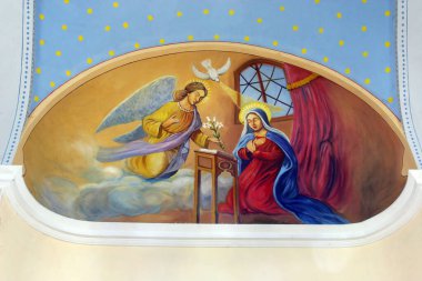 Hırvatistan 'ın Topusko kentindeki Bakire Meryem' in Ziyareti kilisesinin tavanında Meryem 'e duyuru, fresk