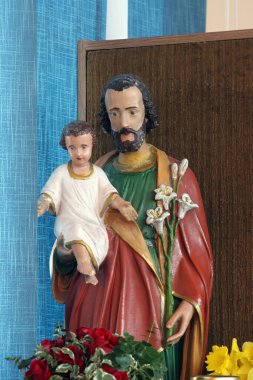 Bebek İsa ile Aziz Yusuf, Hırvatistan 'ın Slavonski Brod kentindeki Kutsal Ruh Kilisesi' nde heykel