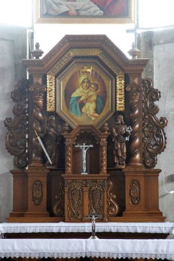 Hırvatistan 'ın Slavonski Brod kentindeki Kutsal Aile Kilisesi' nin mihrabında bulunan Schonstatt Leydimiz.