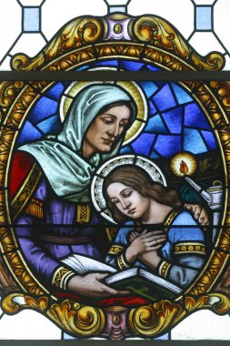 Hırvatistan 'ın Zagreb kentindeki Kutsal Aile Kilisesi' nin vitraylı penceresi.