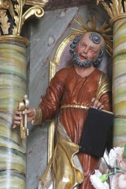 Aziz Peter, Hırvatistan 'ın Visoko kentindeki Kutsal Üçlü Kilisesi' nin ana sunağında heykel.