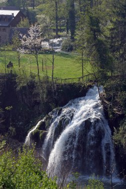 Hırvatistan 'ın başkenti Rastoke' un nehir taşması üzerindeki Idyllic manzarası