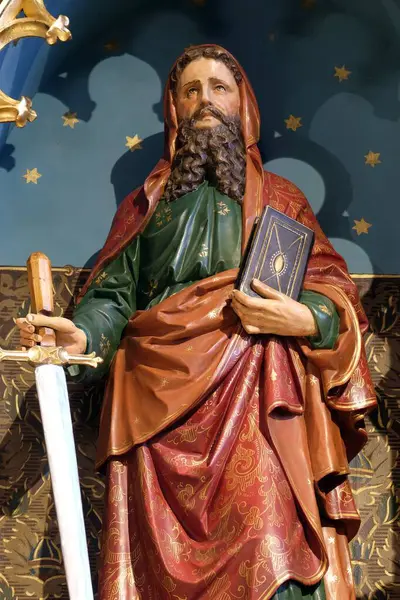 Hırvatistan 'ın Stitar kentindeki Aziz Matthew kilisesinin mihrabındaki Aziz Paul heykeli