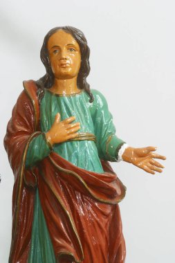 Aziz John Çarmıhın Altında, Hırvatistan 'ın Strmec kentindeki Kutsal Bakire Meryem Kilisesi' nin sunağında heykel