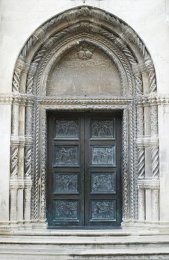 Hırvatistan 'ın Sibenik kentindeki Aziz James katedraline giriş