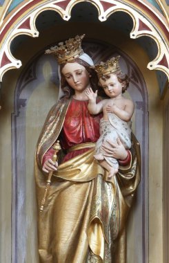 Meryem Ana ile bebek İsa heykeli Our Lady Stitar, Hırvatistan aziz Matthew kilisenin sunak üzerinde