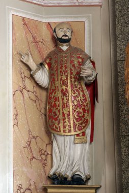 Aziz Francis Xavier, Hırvatistan 'ın Klenovnik kentindeki Kutsal Üçlü Kilisesi' nde mihrapta dikilen heykel