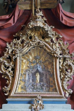 Hırvatistan 'ın Krapina kentindeki Trski Vrh' de Kudüs Hanımı Kilisesi 'nin sunağında duran Kudüs Leydimiz.