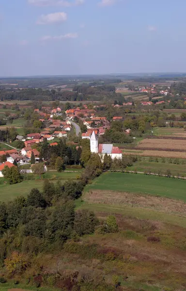 Aziz George Kilisesi ve Hırvatistan 'ın Kaniska Iva kentindeki Meryem' in Günahsız Kalbi