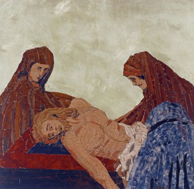 Çarmıhın 14. İstasyonları, İsa mezara kondu ve Hırvatistan 'ın Velika Gorica kentindeki Kutsanmış Aloysius Stepinac Kilisesi tütsüyle kaplandı.