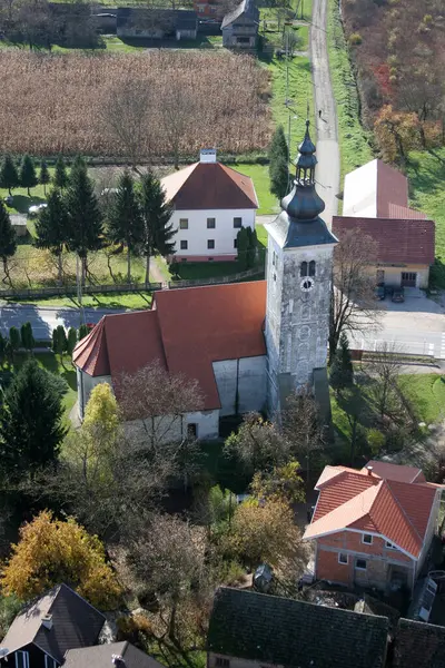 Hırvatistan 'ın Pescenica kentinde Bakire Meryem' in Varsayımı Kilisesi