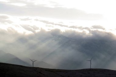 Hırvatistan 'ın Pag adasında elektrik üretimine yönelik rüzgar değirmenleri