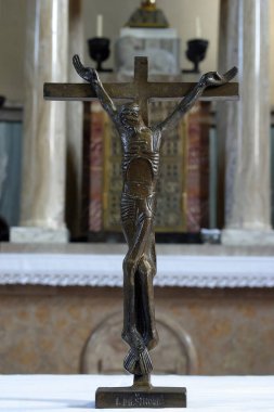 Hırvatistan 'ın Zagreb kentindeki St. Blaise Kilisesi' nin ana sunağında çapraz geçiş