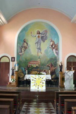 Hırvatistan 'ın Rakov Potok kentindeki İsa' nın Kutsal Kalbi Kilisesinin ana mihrabı