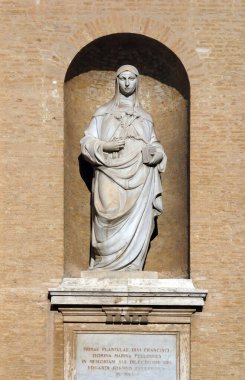Papalık Bazilikası 'ndaki Aziz Clare heykeli. Santa Maria degli Angeli, Assisi, Umbria, İtalya.