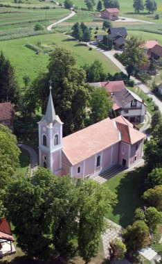 Hırvatistan 'ın Novigrad na Dobri kentinde Bakire Meryem Varsayımı Kilisesi