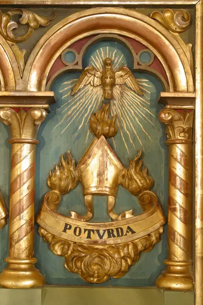 Hırvatistan 'ın Vukovina kentinde Kutsal Bakire Meryem' in Ziyareti Kilisesi 'nin ana mihrabı.