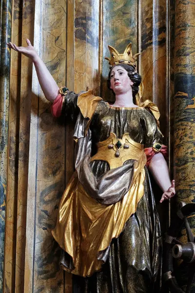 Hırvatistan 'ın Kotari kentindeki Aziz Leonard Kilisesi' ndeki Aziz Mary sunağında İskenderiyeli Aziz Catherine 'in heykeli.