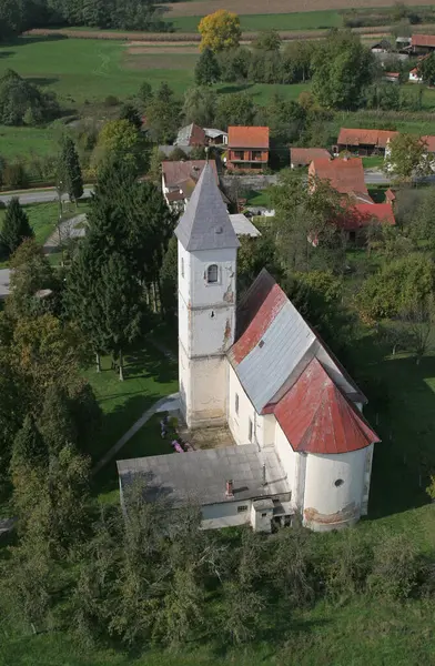 Aziz George Kilisesi ve Hırvatistan 'ın Kaniska Iva kentindeki Meryem' in Günahsız Kalbi