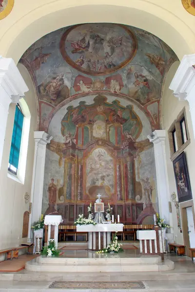 Hırvatistan 'ın Sesvete kentindeki Azizler Kilisesi' nde sunak