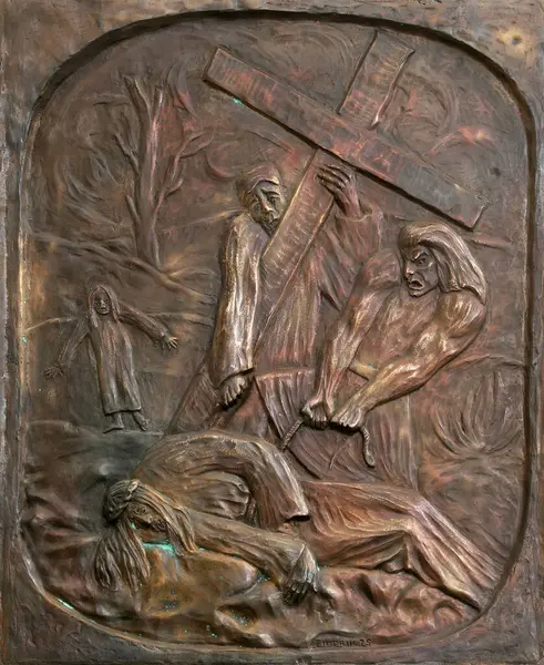 9. Haç İstasyonları, İsa üçüncü kez düştü, Hırvatistan 'ın Petrinja kentindeki Aziz Lawrence Kilisesi