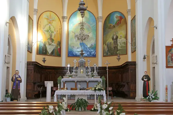 Ana sunak kilise, Kutsal Bakire, arıtma Smokvica, Korcula Adası, Hırvatistan