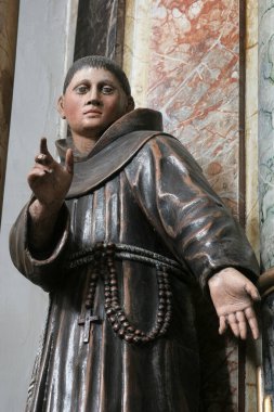 Alcala 'lı Aziz Didacus, Hırvatistan' ın Slavonski Brod kentindeki Fransisken Kutsal Üçlü Kilisesi 'nde Padua' lı Aziz Anthony 'nin sunağında heykel.