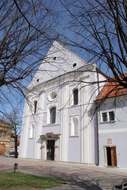 Hırvatistan 'ın Slavonski Brod kentindeki Kutsal Üçlü Manastırı ve Kilisesi