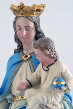 Bakire Meryem ve bebek İsa, Hırvatistan 'ın Brodsko Vinogorje kentinde Bakire Meryem' in Varsayımı kilisesinde heykel