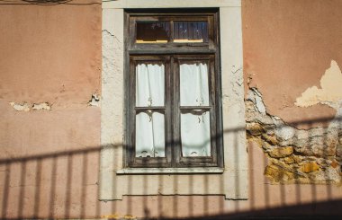 Coimbra, Portekiz gölge ile eski pencere