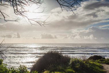 Atlantik Okyanusu üzerinde günbatımında görüntülemek