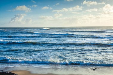 Atlantik Okyanusu üzerinde günbatımında görüntülemek