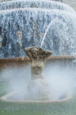 Alameda meydanında büyük bir çeşme