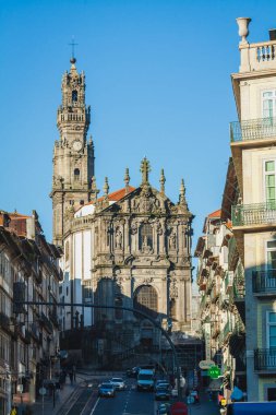 Porto 'nun geleneksel Portekiz kilisesi seramik fayanslarla süslenmiş.