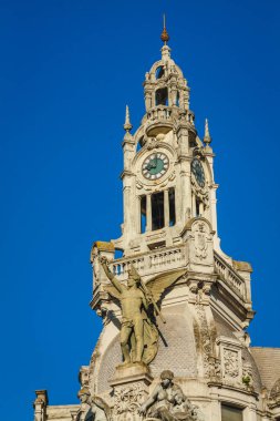 Kulesi olan eski Portekiz Rönesans Binası