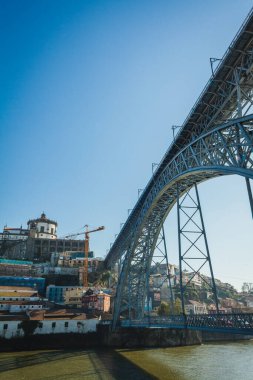 Dom Lus Köprüsü 'nün karmaşık metal yapısına yakın çekim,