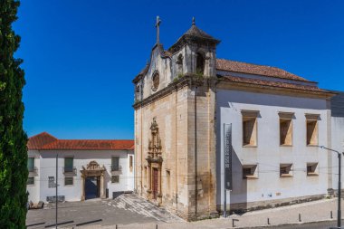 Portekiz, Coimbra 'daki Museu Nacional Machado de Castro' nun tarihi cephesi