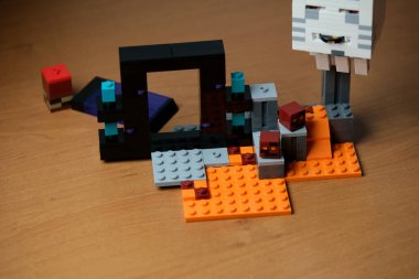 Renkli yapı taşları hayallerle dolu canlı ve yaratıcı bir dünya yaratır..