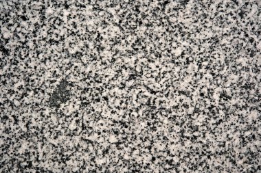 Yakın çekim granit kayanın karmaşık desenlerini ortaya çıkarır..