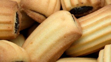 Çeşitli dokulara sahip altın-kahverengi hamur işleri, hoşgörüyü davet eden tatlılık ve lezzeti harmanlayan cazip bir düzenleme. Akşam yemeği ya da tatlı için mükemmel..