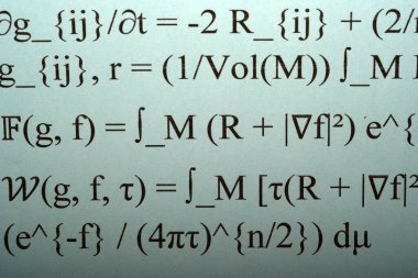 Dokulu bir yüzey üzerinde gösterilen gelişmiş matematik denklemleri.