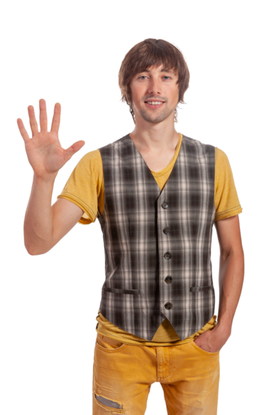 Neşeli genç bir adam dostça bir gülümseme ile el sallıyor, ekose bir yelek ve sıradan bir tişört giyiyor..
