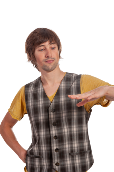 Tüylü saçlı genç adam kendine güvenen bir duruş sergiliyor..