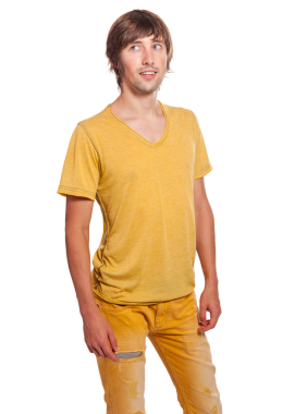 Parlak giyimli bireysel gösteriler gündelik moda ve kapalı alanda neşeli bir tutum..