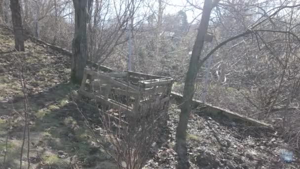 Dřevěný Paletový Kompostér Zahradě Natočeno Barevném Profilu Záznamu — Stock video